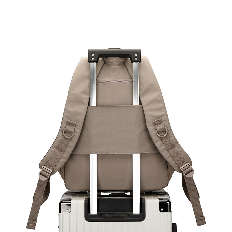 Backpack, large-capacity backpack, women's travel bag, new commuter lightweight Oxford cloth computer bag Application Scenario