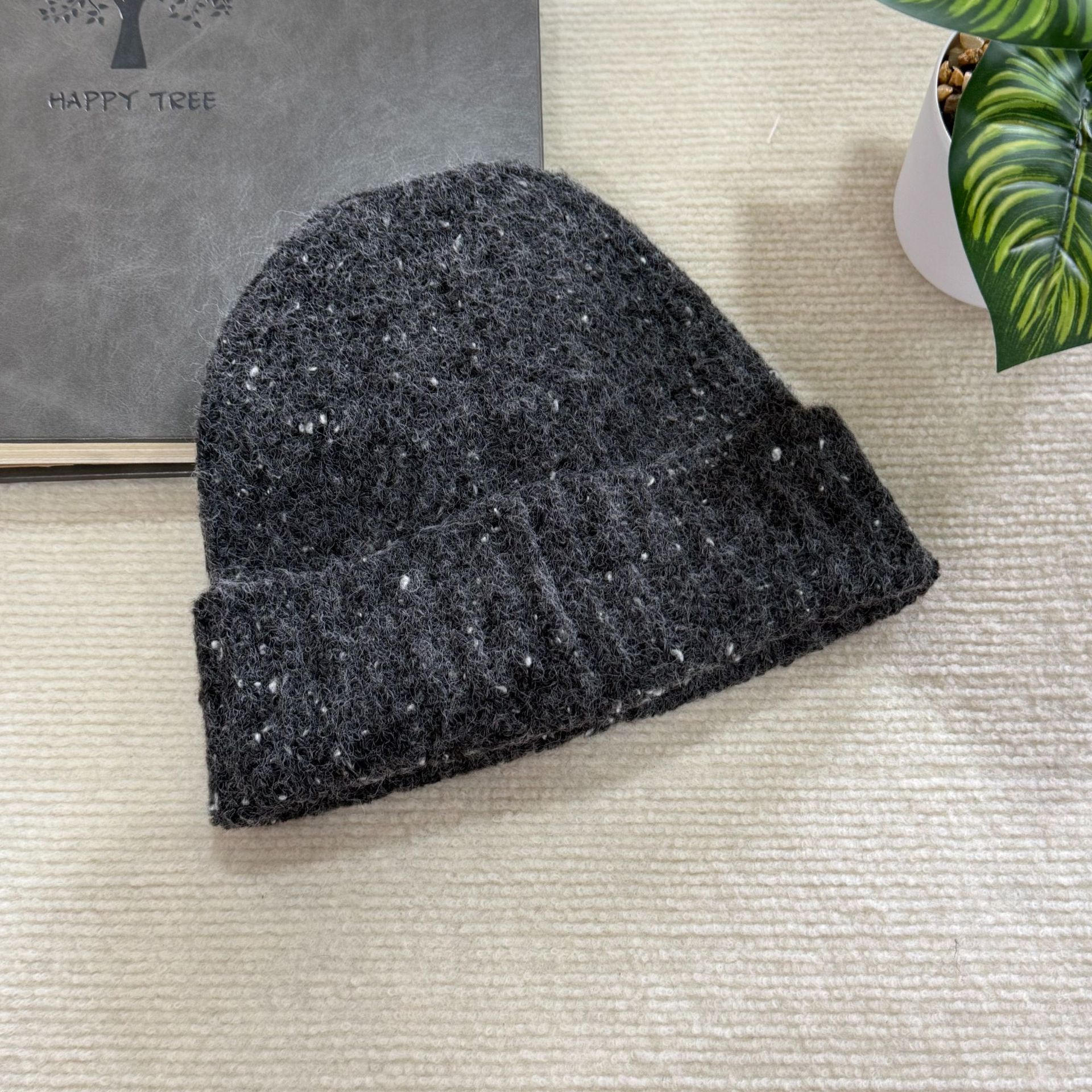 Factory direct sales of versatile and warm knitted caps for both men and women. 2025 Autumn and winter simple commuting style 0305 details Picture