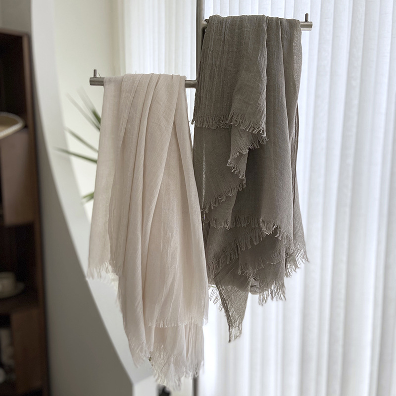 One-piece cotton and linen solid-color scarves, women's summer sun protection medium and long scarves, Japanese and Korean artistic beach long scarves, travel scarves, large shawls, wholesale from street stalls