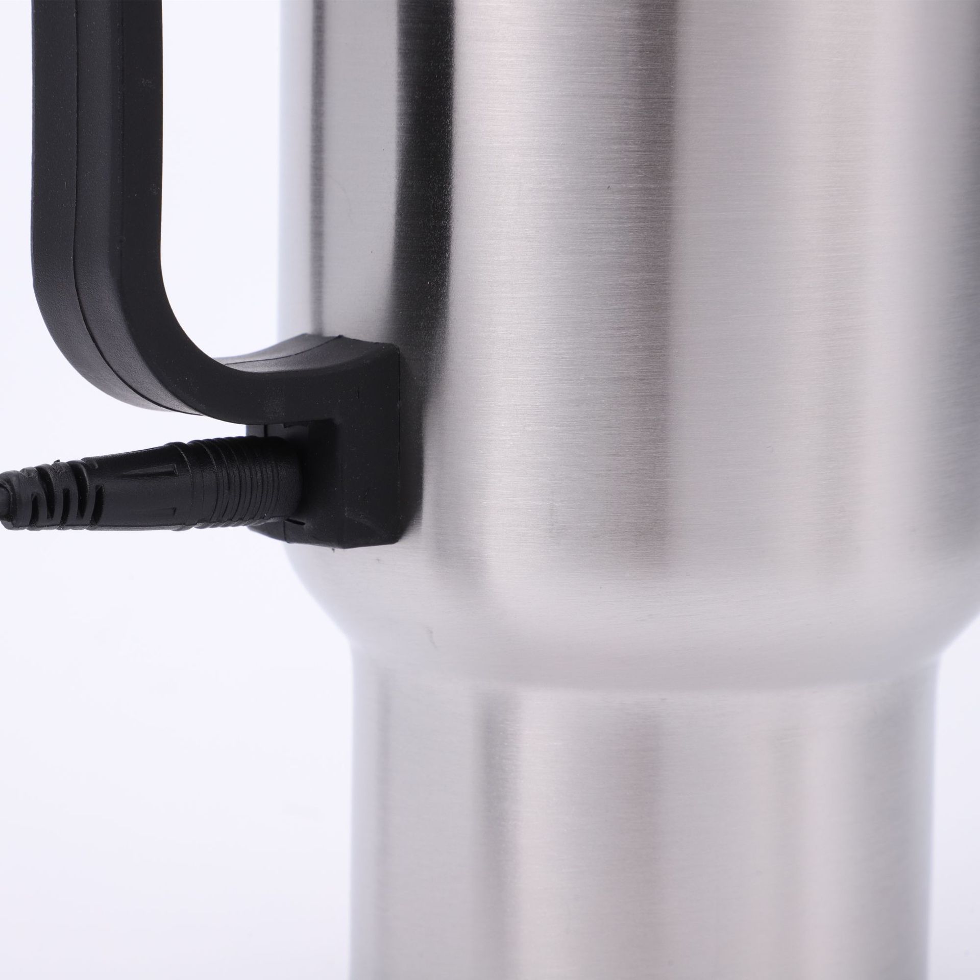 Wholesale double-layer stainless steel 12V car plug-in cup, double-steel charging car cup, insulated electric heating cup Application Scenario