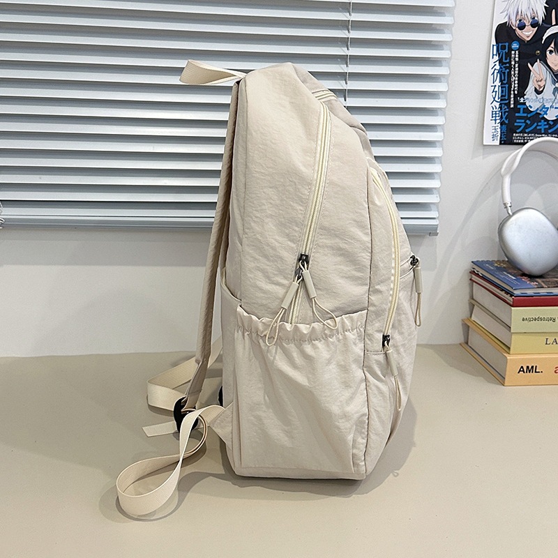 Cross-border fashionable and simple women's backpack, high-end, lightweight and casual travel men's backpack, large-capacity student schoolbag Application Scenario