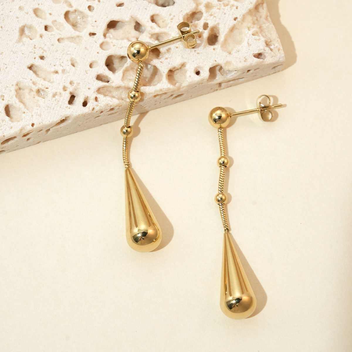 饰品/耳环/耳饰/米珠耳环/编织水晶耳钉细节图