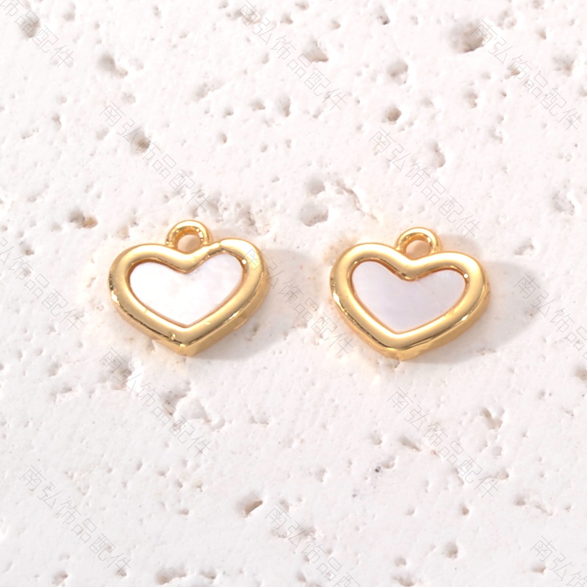 Pearl necklace pendant, color-preserving copper plated with 18k gold and set with white shell heart tag, high-end DIY jewelry accessory details Picture