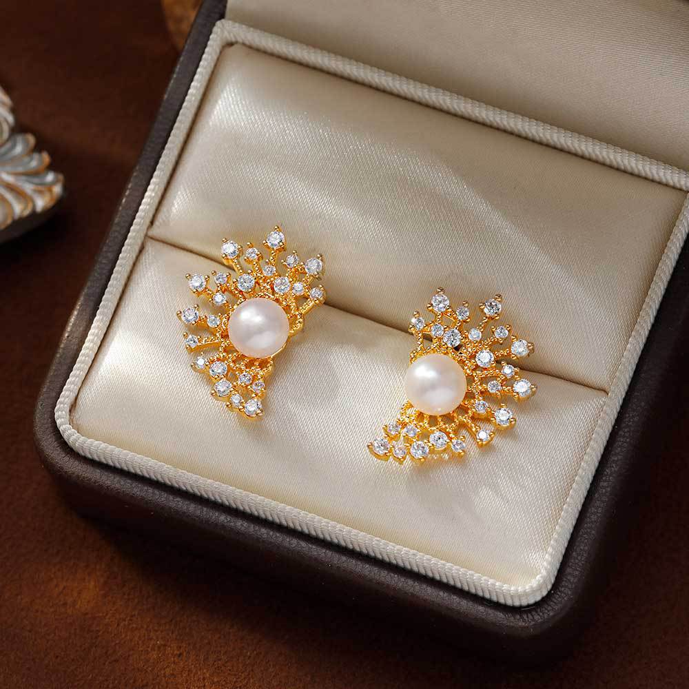 Hyacinth's fashionable, light luxury, super sparkling zircon geometric pearl stud earrings exude a unique and high-end charm for women. They are bestsellers in Douyin live streaming
