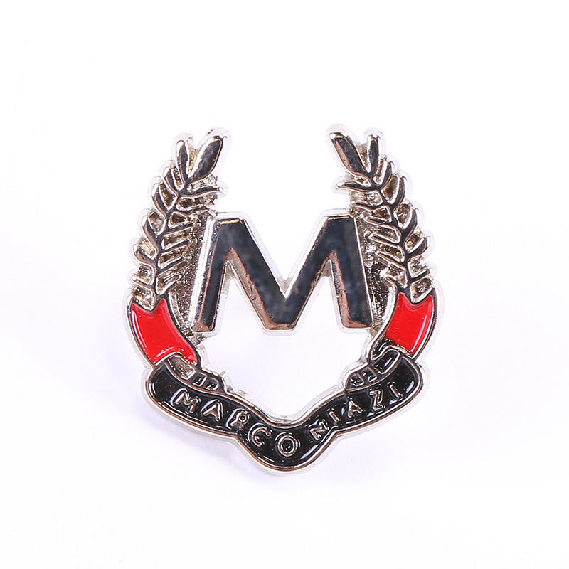 昆虫造型蜜蜂徽章字母M红色花朵菠萝西瓜水果徽章白底实物图