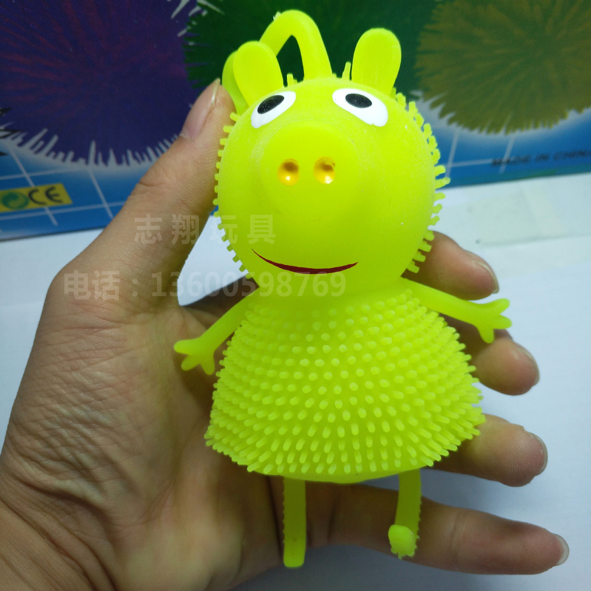 Piggy Little Sister's fluffy balls are cute and shiny. The fluffy balls emit light. TPR toys are selling well at the street stall and are sold directly by the manufacturer details Picture
