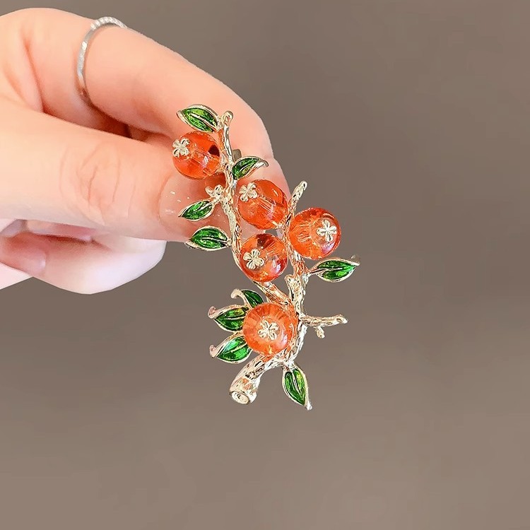 "Shishi Ruyi brooch, high-end women, retro, exquisite and elegant brooch, 2023 new style pins, suits, sweaters and accessories. Specification image
