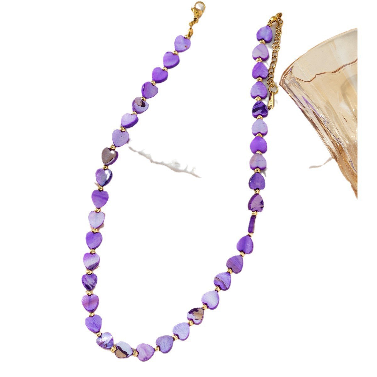 New shell heart necklace for women, light luxury style, niche design, high-end feel, French shell collarbone chain manufacturer wholesale Application Scenario