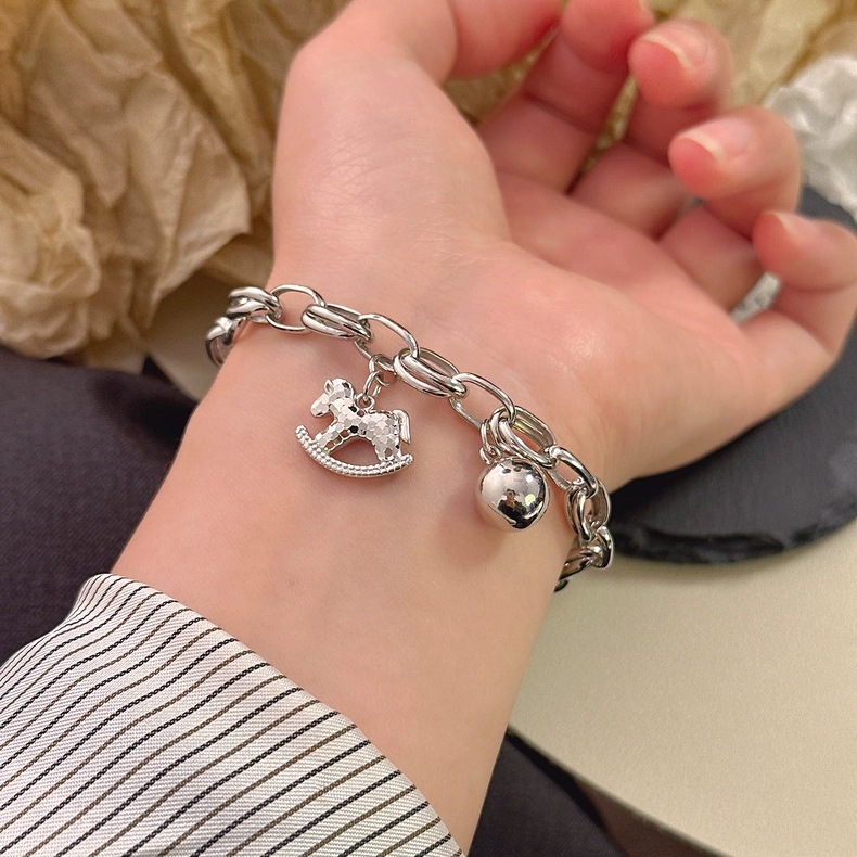 This all-body S925 sterling silver 12.3 crushed ice wooden horse bracelet is a niche design for women. It's a light luxury and high-end gift that will make you rich right away