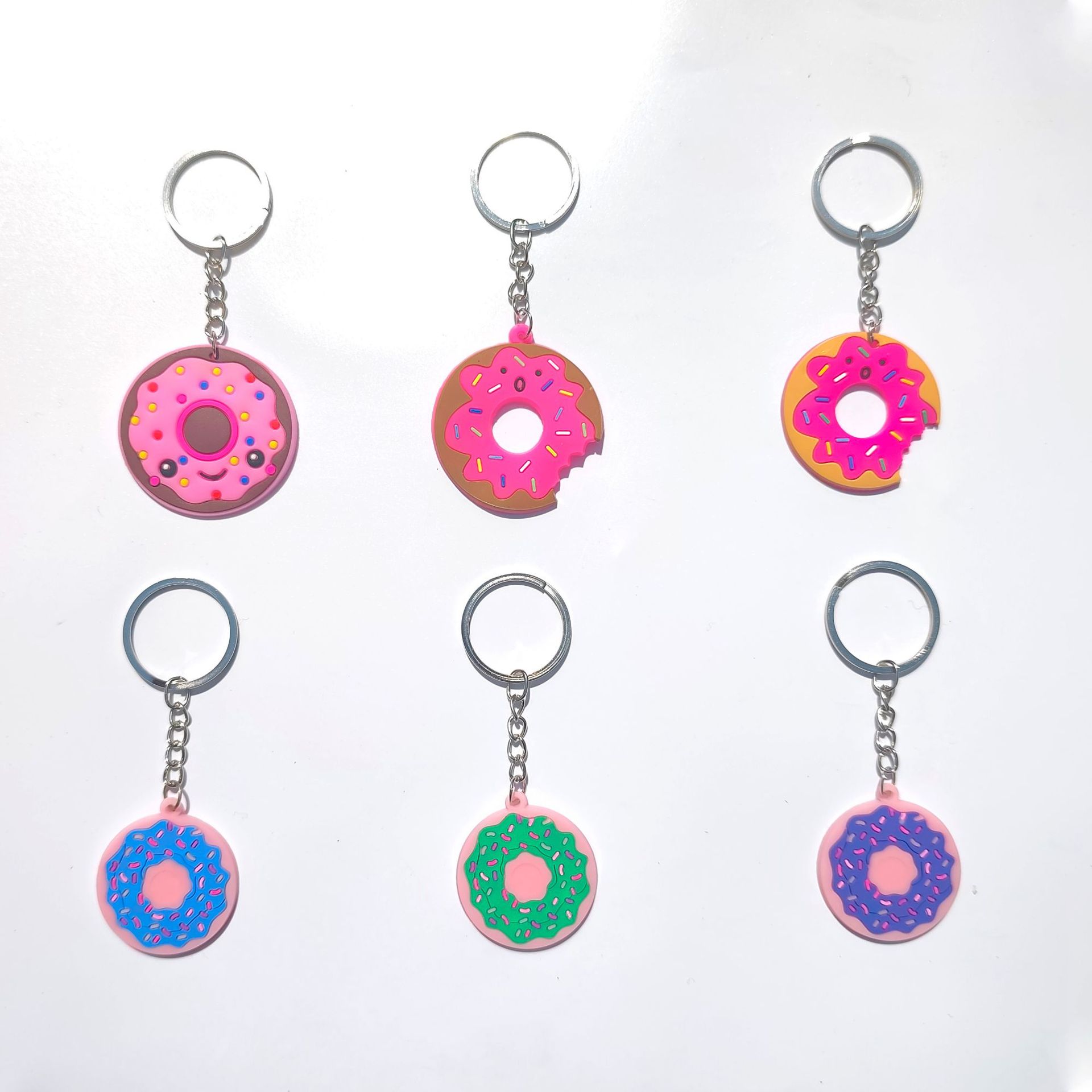 Doughnut keychain, doughnut decoration, PVC schoolbag decoration, PVC soft rubber keychain, hamburger and French fries keychain Specification image