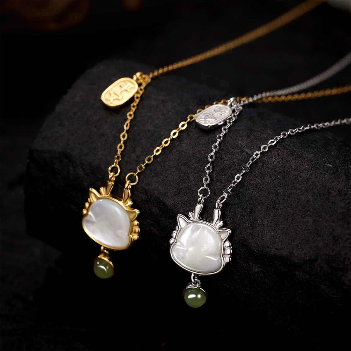 Direct sales from the manufacturer of the 2025 new model of Ping An Bubble Dragon zodiac pendant necklace inlaid with white shell jade full figure