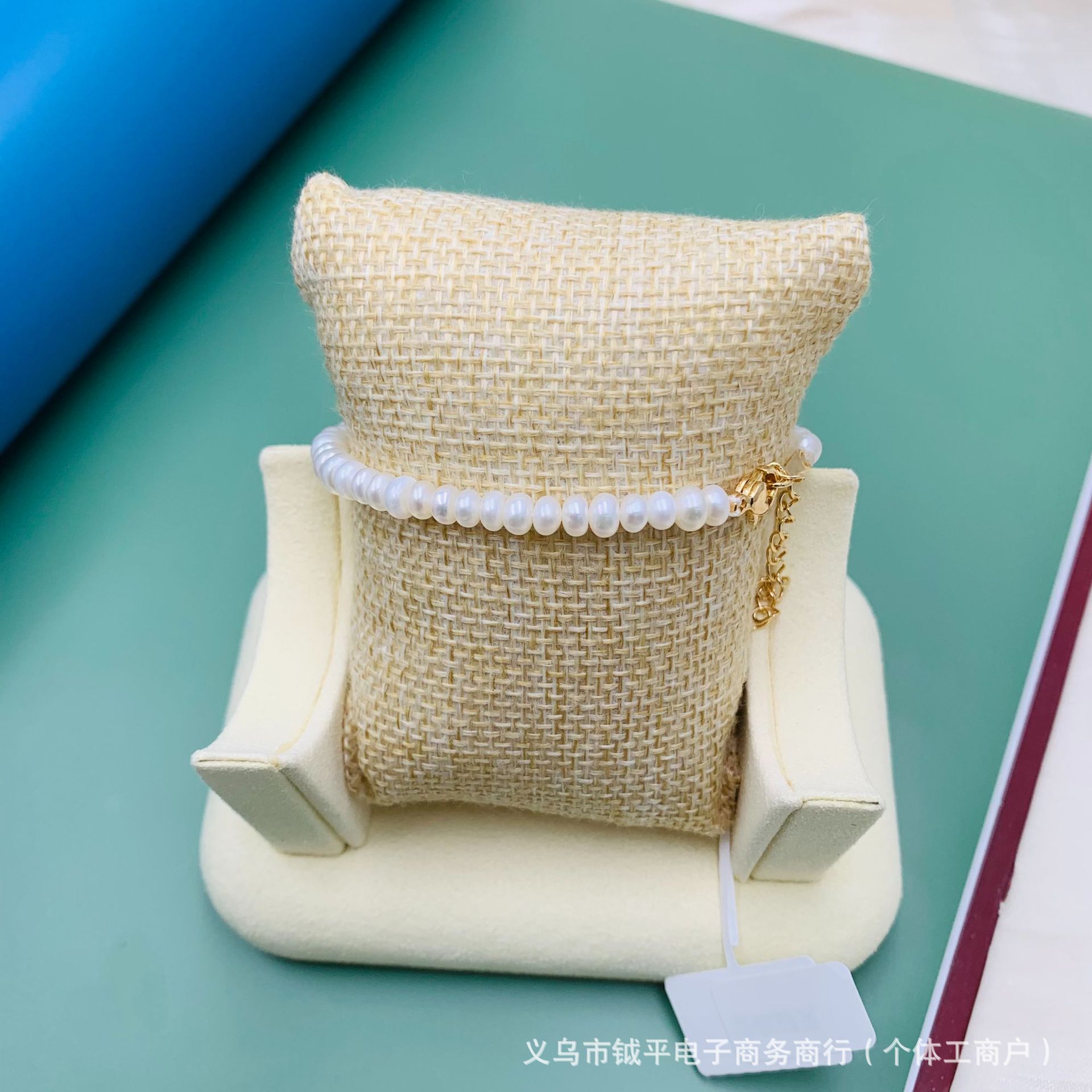 天然珍珠手链高级感轻奢小香风产品图