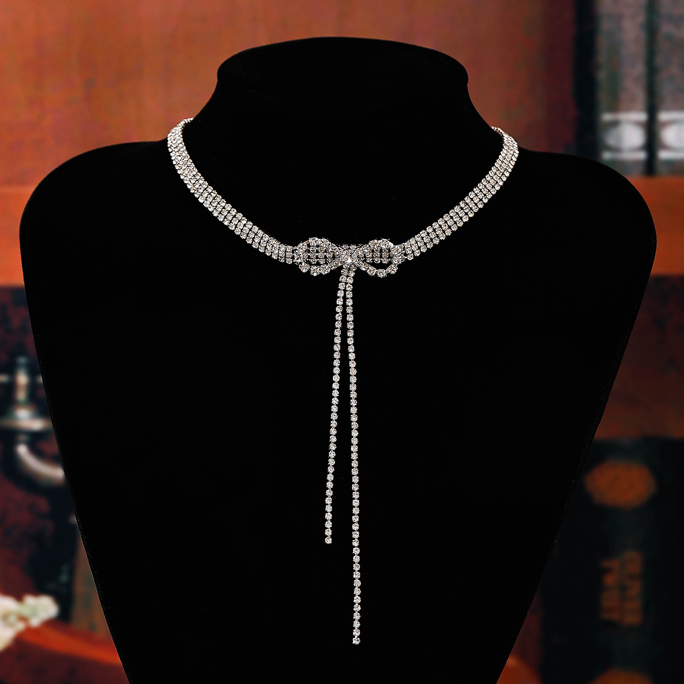 A trendy, fashionable, high-end, versatile, light luxury water diamond jewelry necklace for parties, events, banquets, and a best-selling bow necklace Specification image