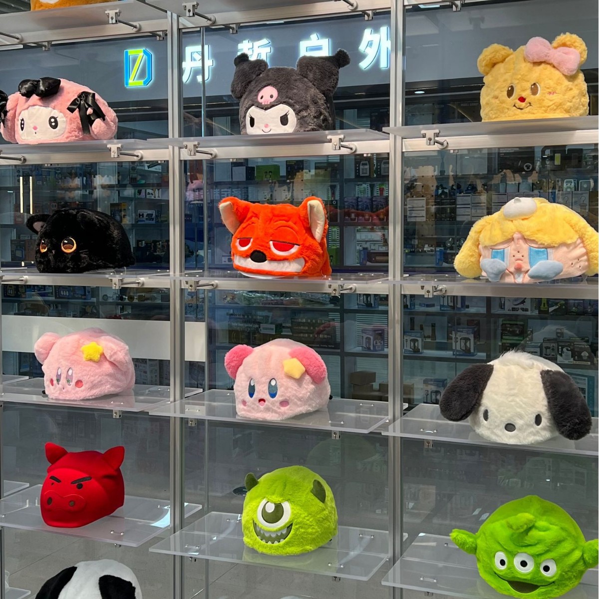 Ski helmet covers, winter ski cartoon helmet covers, personalized animal helmet covers, ski helmet covers, cute decorations Application Scenario