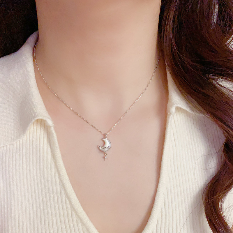 Summer new exquisite, fashionable and versatile mother-of-pearl star moon pendant necklace, unique, light luxury, gentle and versatile collarbone chain for women details Picture