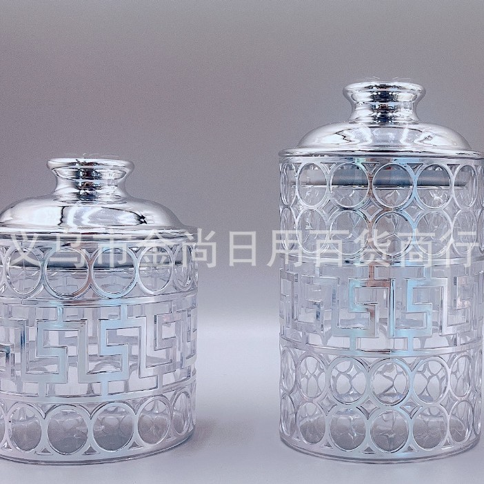 Creative transparent handle crystal plastic candy jar desktop dried fruit storage box candy round large, medium and small sealed jar Application Scenario