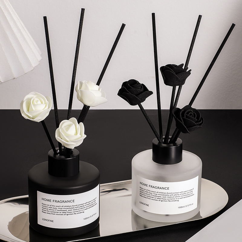 Black and white minimalist style, high-end, flameless aromatherapy, long-lasting indoor bedroom room perfume, bathroom fragrance