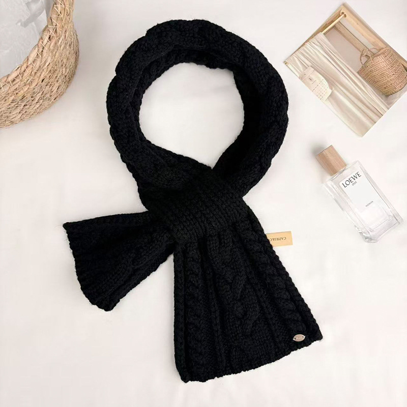 For autumn and winter, pair a Korean-style wool blend scarf with a short twisted scarf and a warm knitted woolen scarf for women Application Scenario