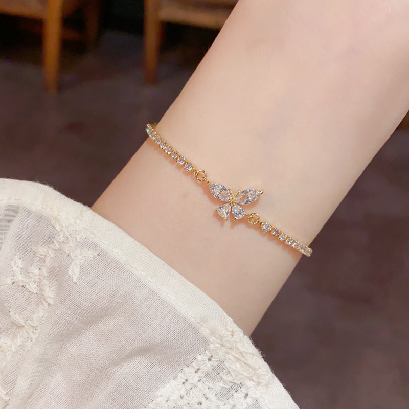 Wholesale of French light luxury, versatile, super shiny, full diamond butterfly bracelet with pull-out style, exquisite and fashionable design sense Application Scenario