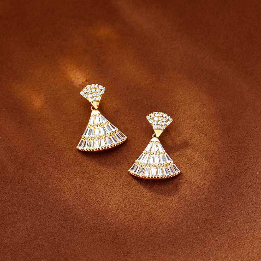 Hyacinth temperamento alta sensibilidad circonitas abanico aretes versátil super flash aretes diseño de nicho de lujo plata agujas orejeras para mujeres