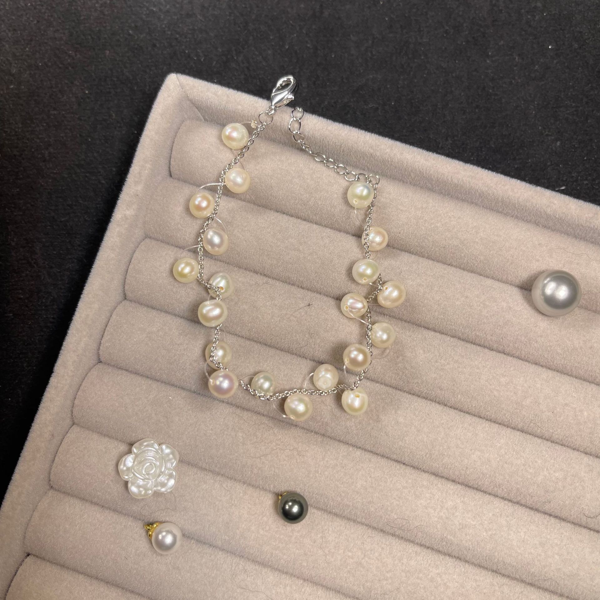 "Full Sky Stars Natural Pearl Bracelet, 925 sterling silver, fashionable design, forest-themed, super ethereal and sweet women's silver chain decoration, handcrafted. Specification image