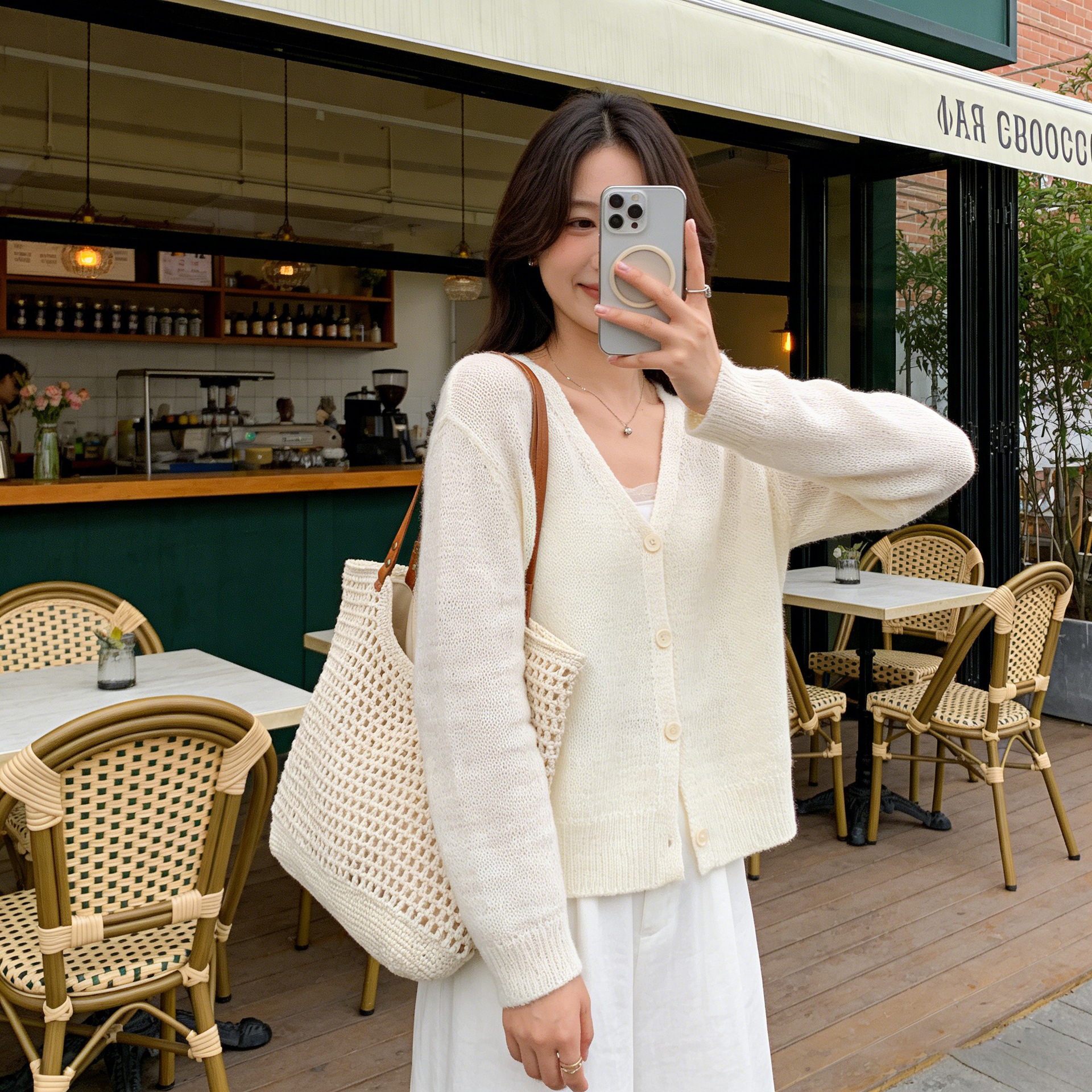 Cross-Border Straw Weaving Bag, Large-Capacity Straw Weaving Tote Bag For Women, New Summer Seaside Vacation Woven Beach Bag, Single-Shoulder Armpit Bag, Handcrafted Straw Weaving Bag Application Scenario