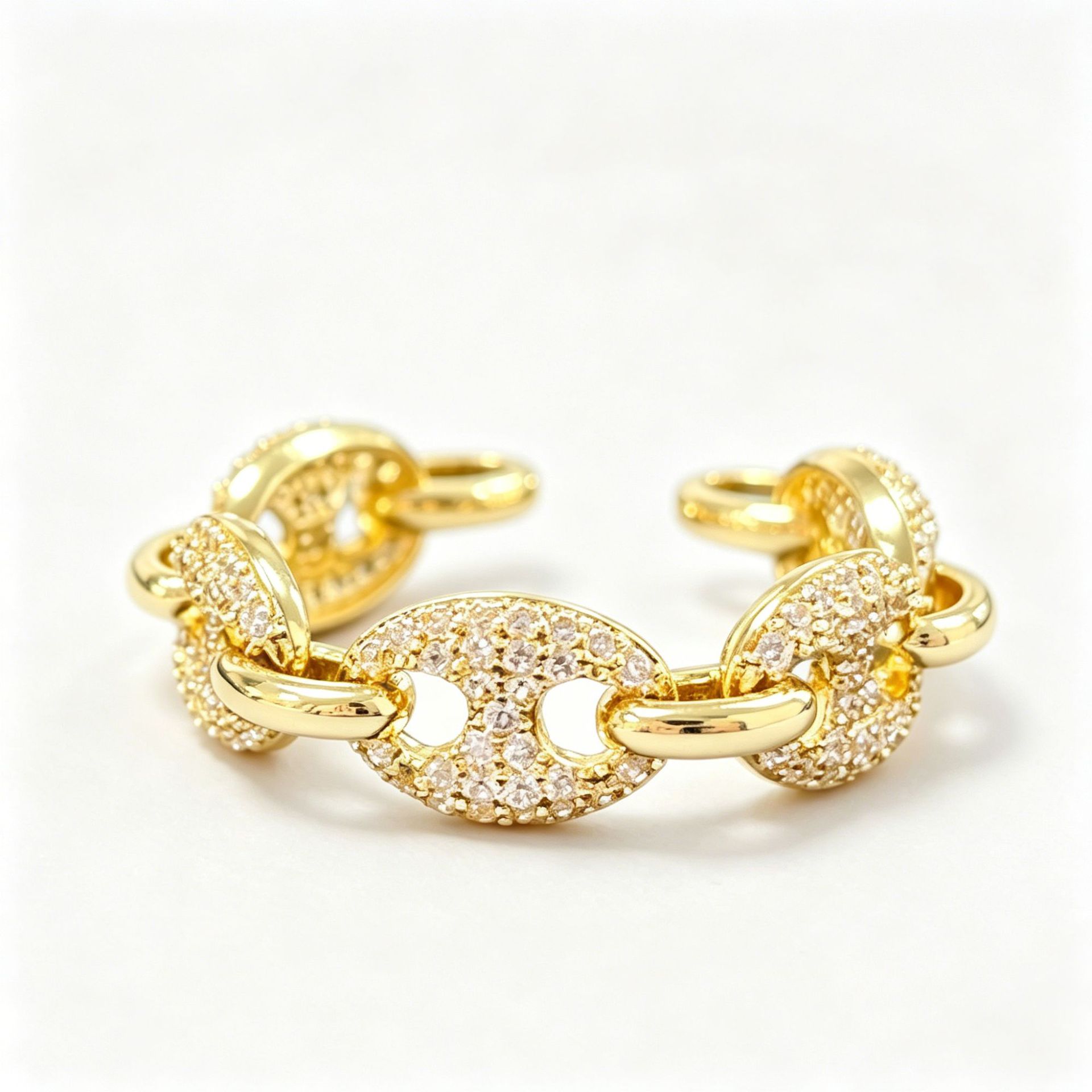 A rare and high-end jewelry piece featuring a full diamond five-ring pig-nose ring from Europe and America, featuring a cross-border gold pig-nose ring made of zircon Item Picture