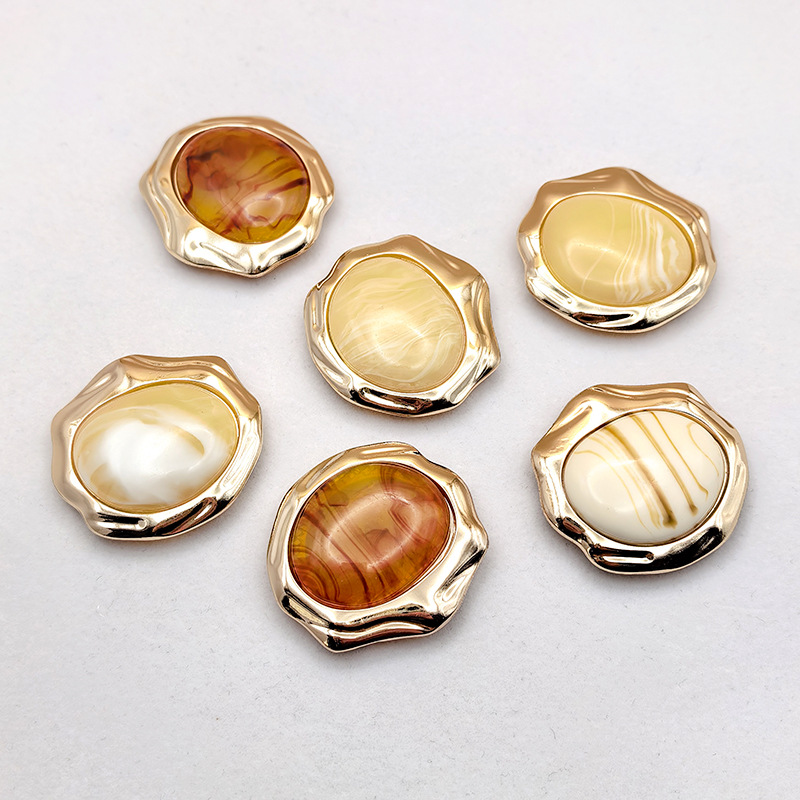 New metal chest connection buckle, fashionable underwear and swimsuit decorative button, irregular and irregular-shaped women's decorative accessory Application Scenario
