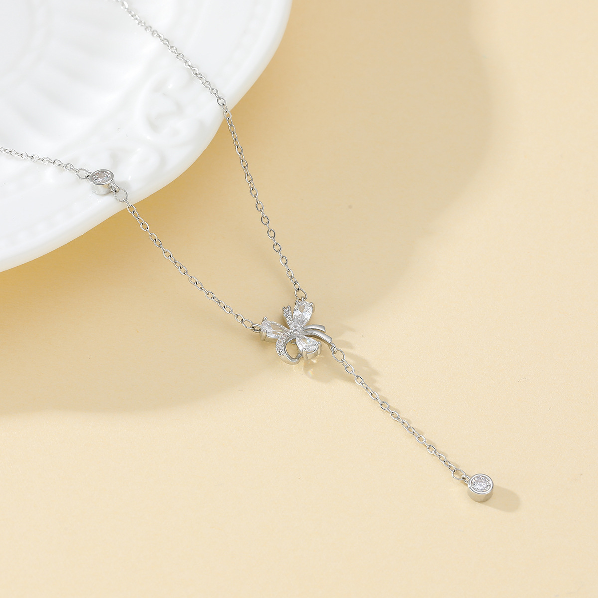 New copper-plated real gold and zircon necklace for women, light luxury fringed collarbone chain, InS-style flower pendant full figure