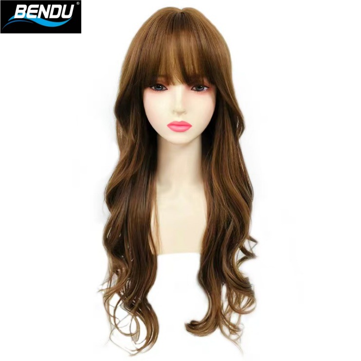 A long summer wavy wig with water ripples in lolita champagne color, naturally sweet and full head wig Application Scenario