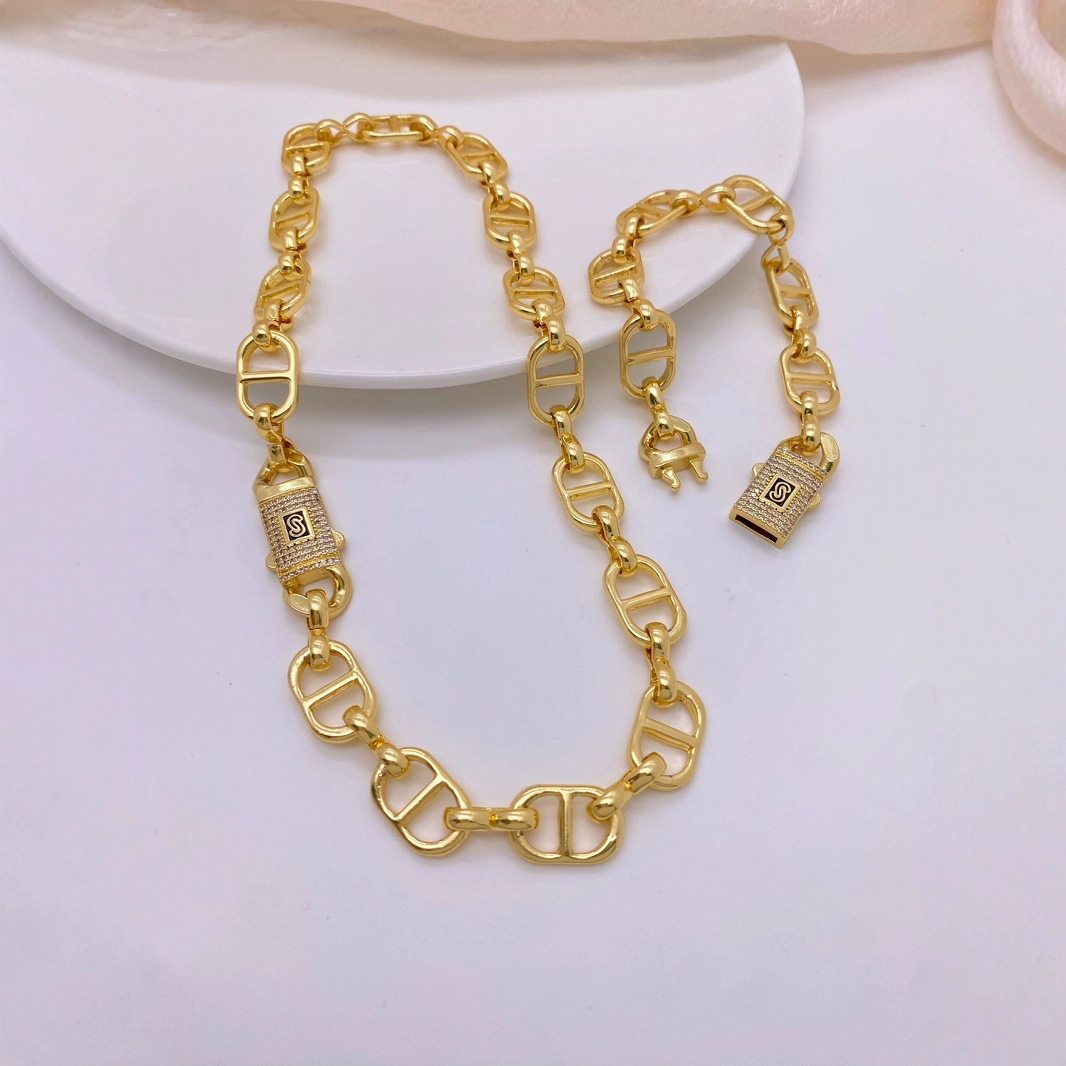 New retro and fashionable diamond-encrusted necklace from Europe and America, classic and elegant character "sow nose" necklace accessory manufacturer full figure
