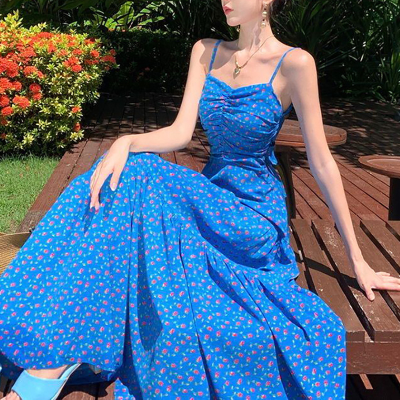 French backless floral blue halter dress, a new summer style long dress with a slimming and waist-cinching design full figure