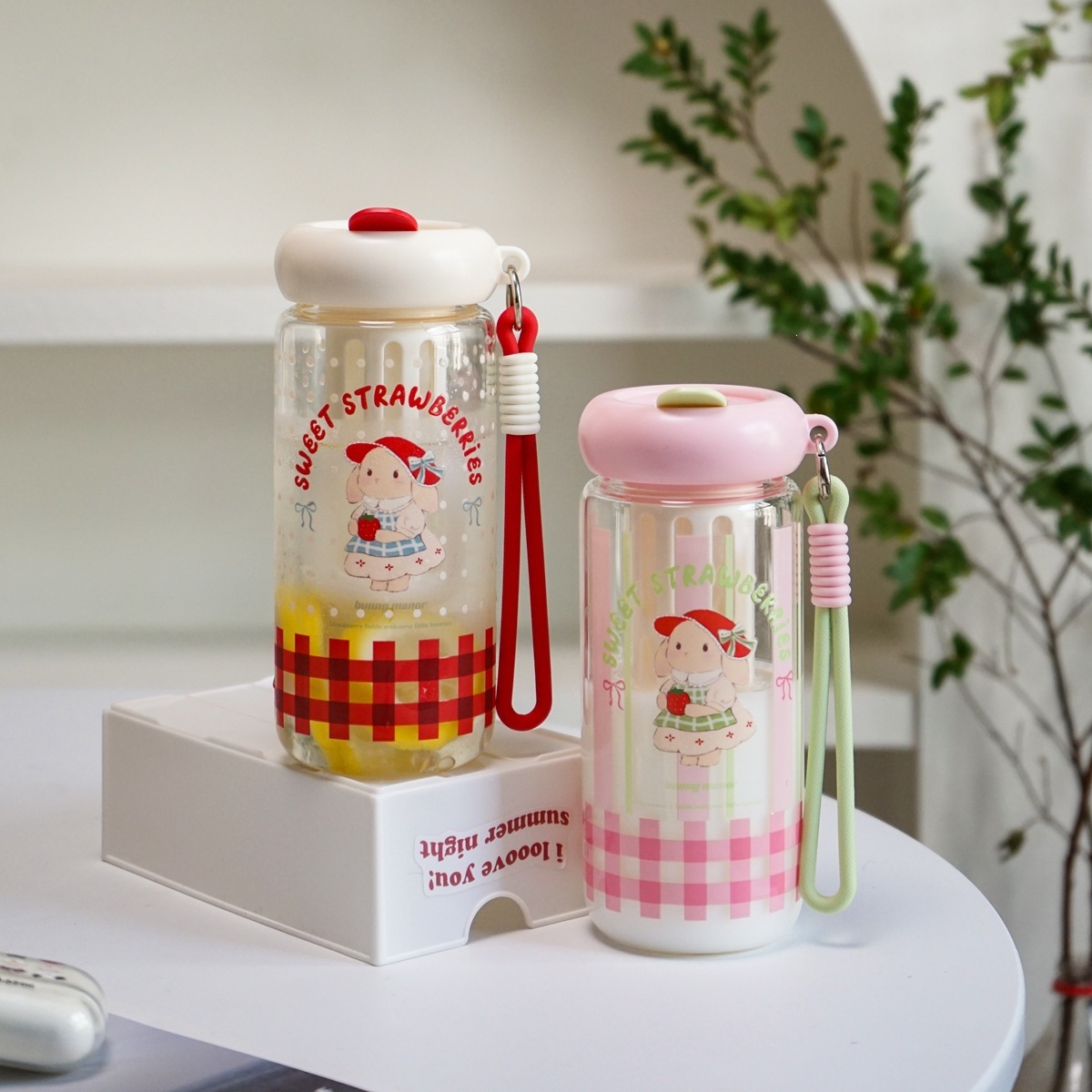 High appearance level cartoon glass cup, portable straw cup for female students, cute strawberry rabbit, anti-drop and high-temperature resistant water cup details Picture