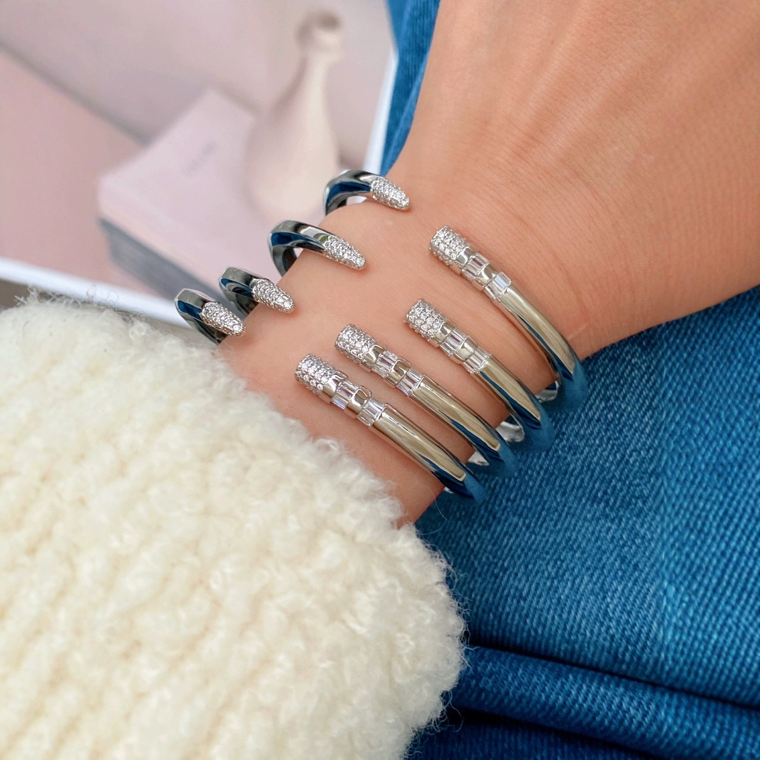 Amazon cross-border European and American new wristband, fashionable and elegant, light luxury and high-end, colorful zircon open bracelet details Picture