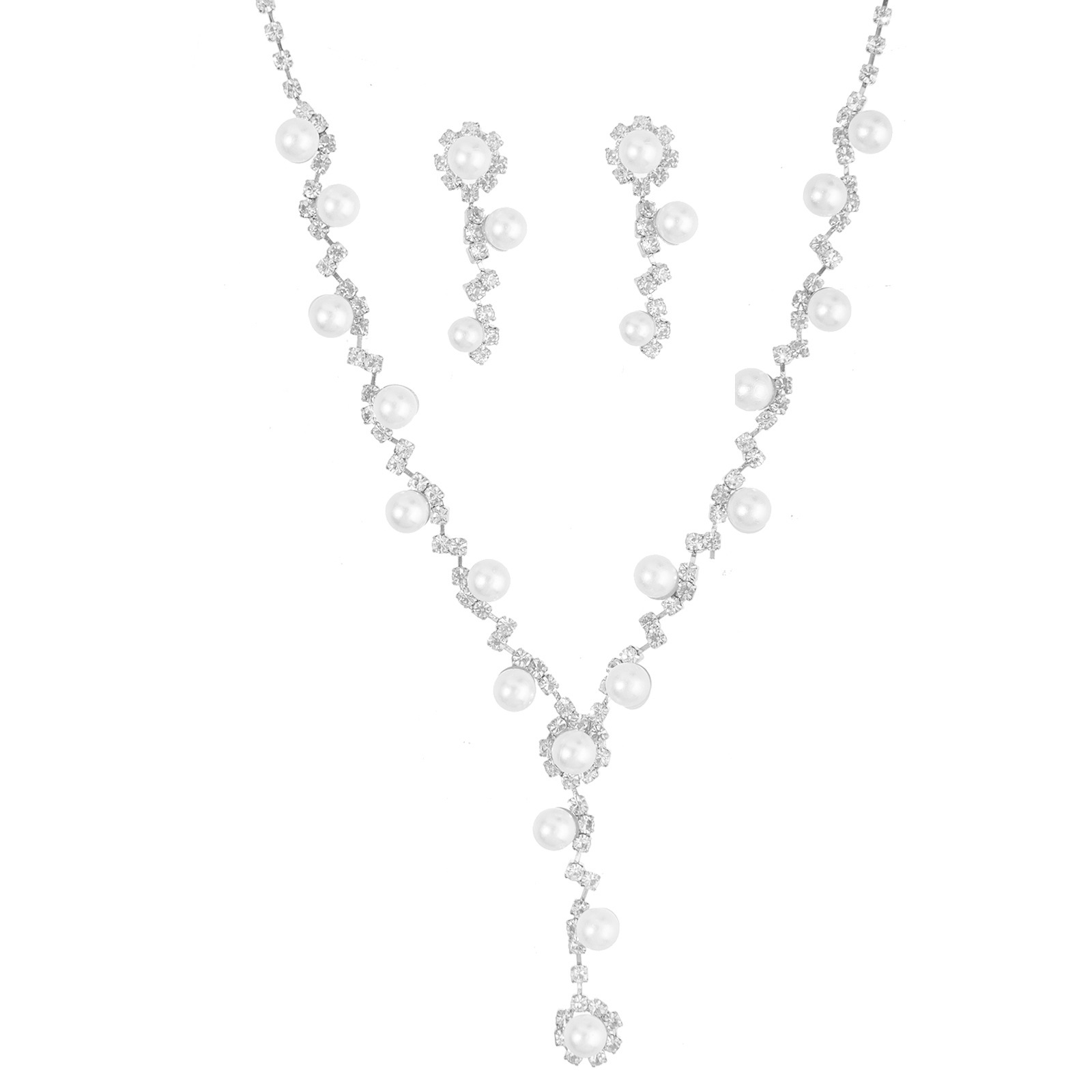 A two-piece set of V-shaped pearl necklace and earrings for brides' wedding accessories is a cross-border bestseller. Wholesale of luxurious and elegant water diamond chain Application Scenario