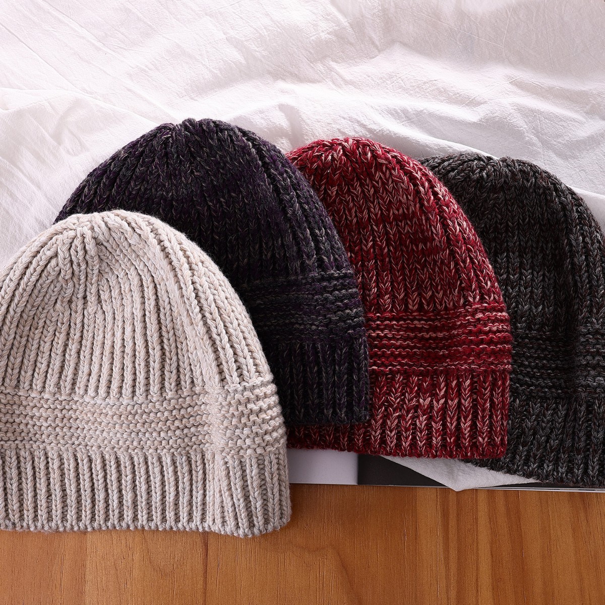 Korean retro mixed-color knitted cap for women in autumn and winter, Korean style, versatile, warm, ear-protecting woolen cap, face-enhancing small headscarf, cold cap Item Picture