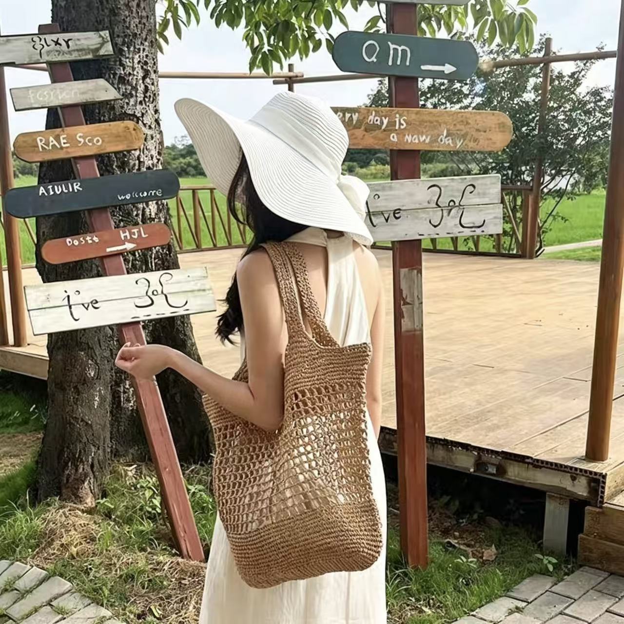 Cross-border straw weaving bag, French large-capacity tote bag, single-shoulder straw weaving bag, casual hollowed-out straw weaving bag, woven bag, vacation-style beach bag, straw weaving bag Specification image