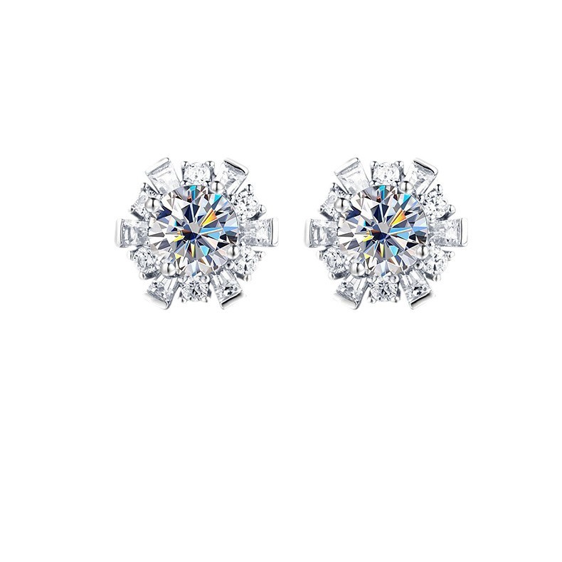 Zhuoheng Select s925 pure Silver 50-point white Moissan stud earrings for ear piercing, snowflake high-end style, autumn and winter versatile earrings Item Picture