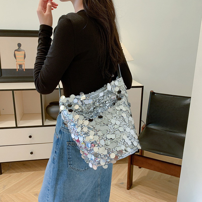 Cross-border large-capacity trendy large sequined crossbody single-shoulder bucket bag, single-shoulder hand-held bucket bag, tote bag, hand-held crossbody bag, fringed women's bag, single-shoulder handbag, sequined bag Specification image
