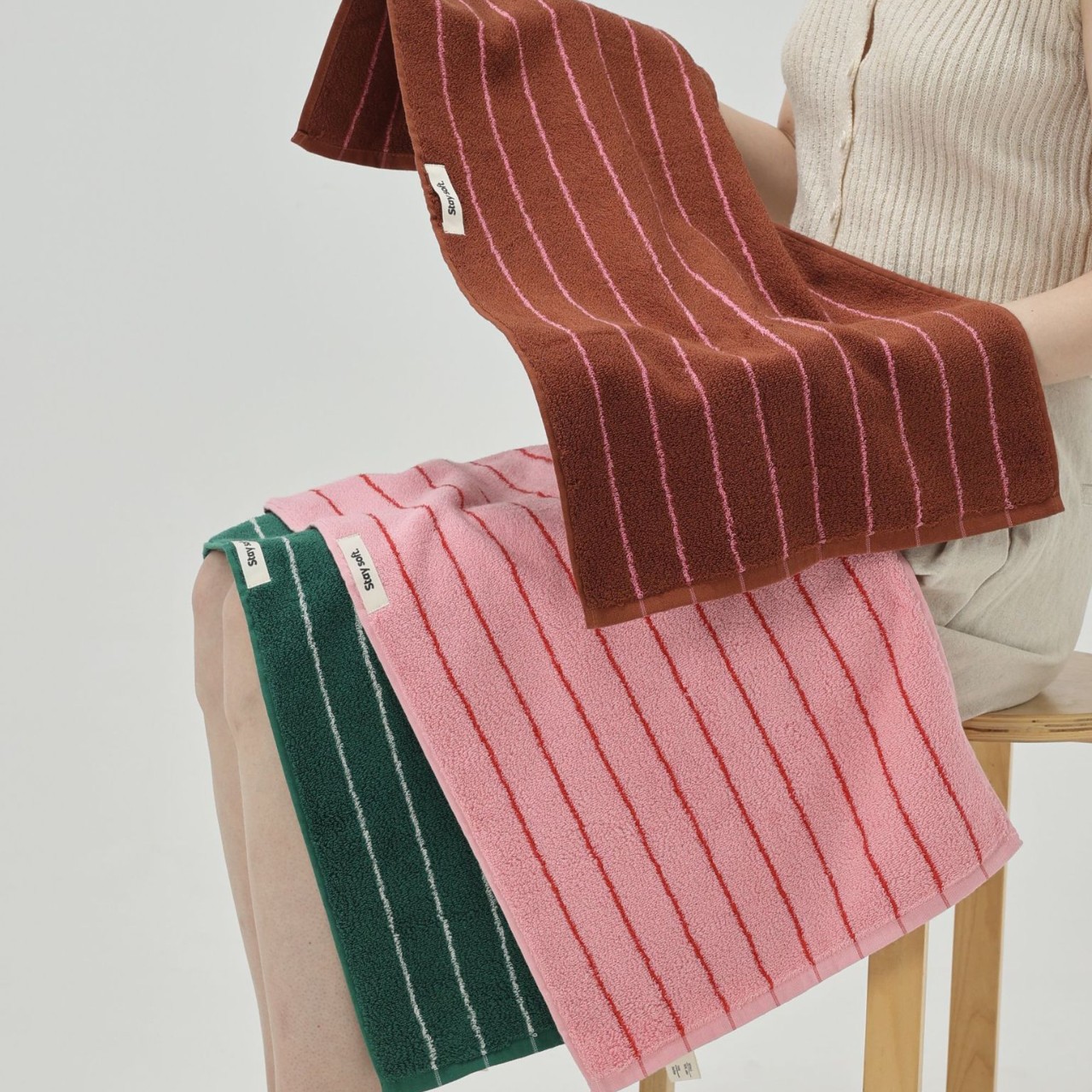 New autumn and winter fine-striped color-blocked towels, combed pure cotton adult absorbent bath towels, color-blocked striped adult towels
