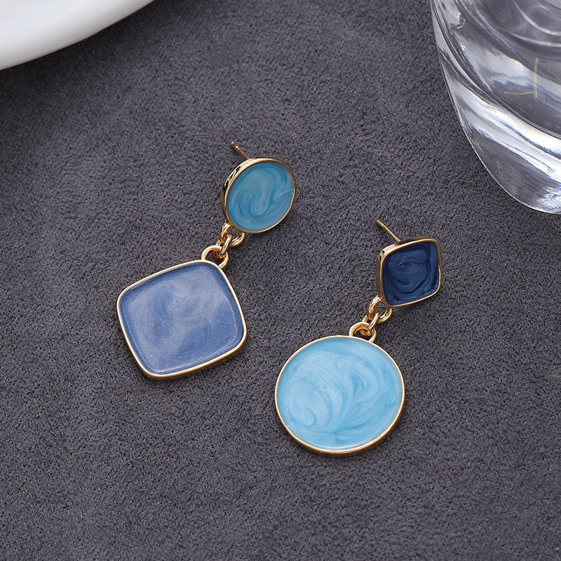 Tiffany Blue ear clips with no perforations, a unique feminine charm, niche mosquito-repellent incense plate earrings, and a light luxury design of ear studs Application Scenario