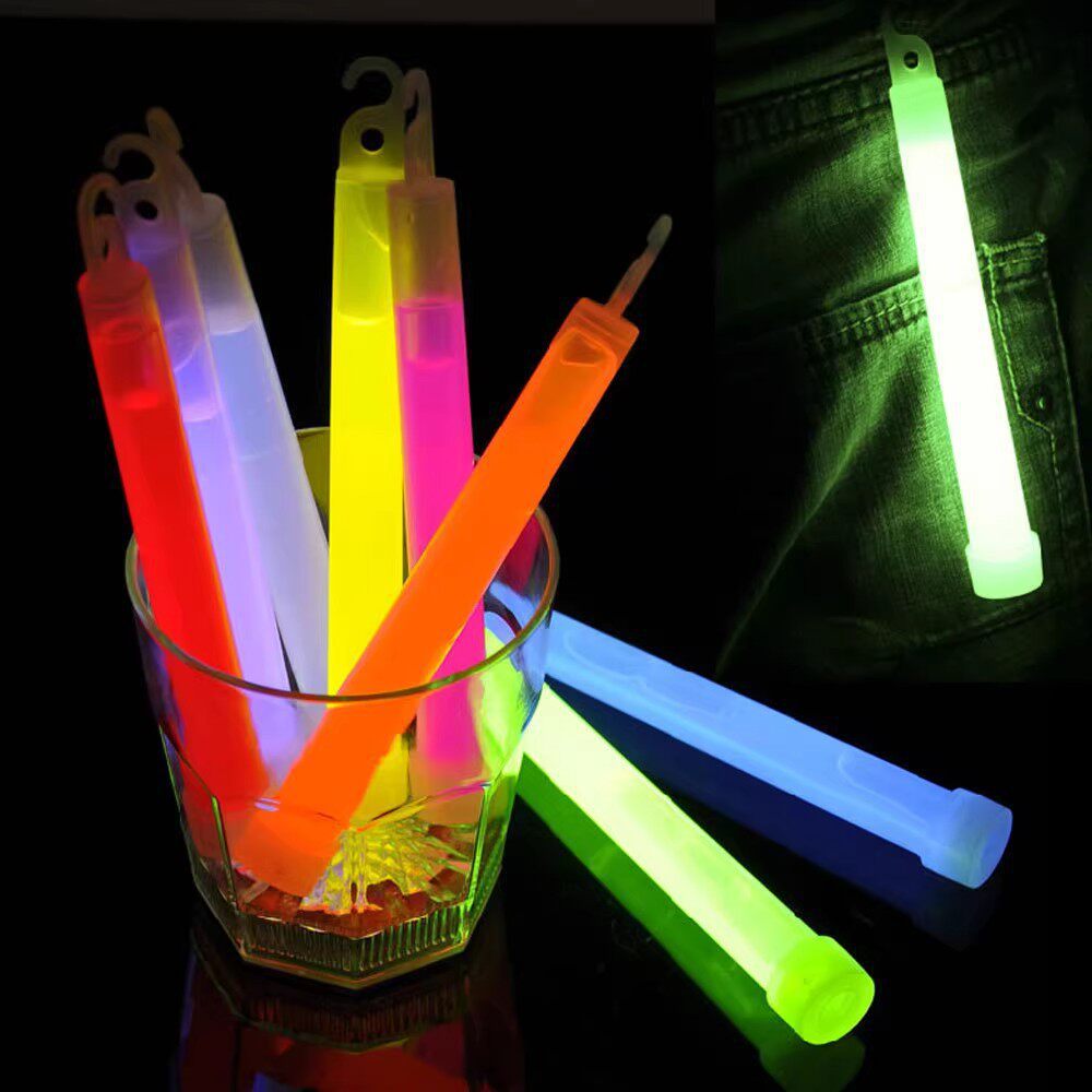 Emergency glow sticks, tactical outdoor reserve materials, lighting, combat readiness equipment, luminous exploration, first aid, field signal sticks Application Scenario