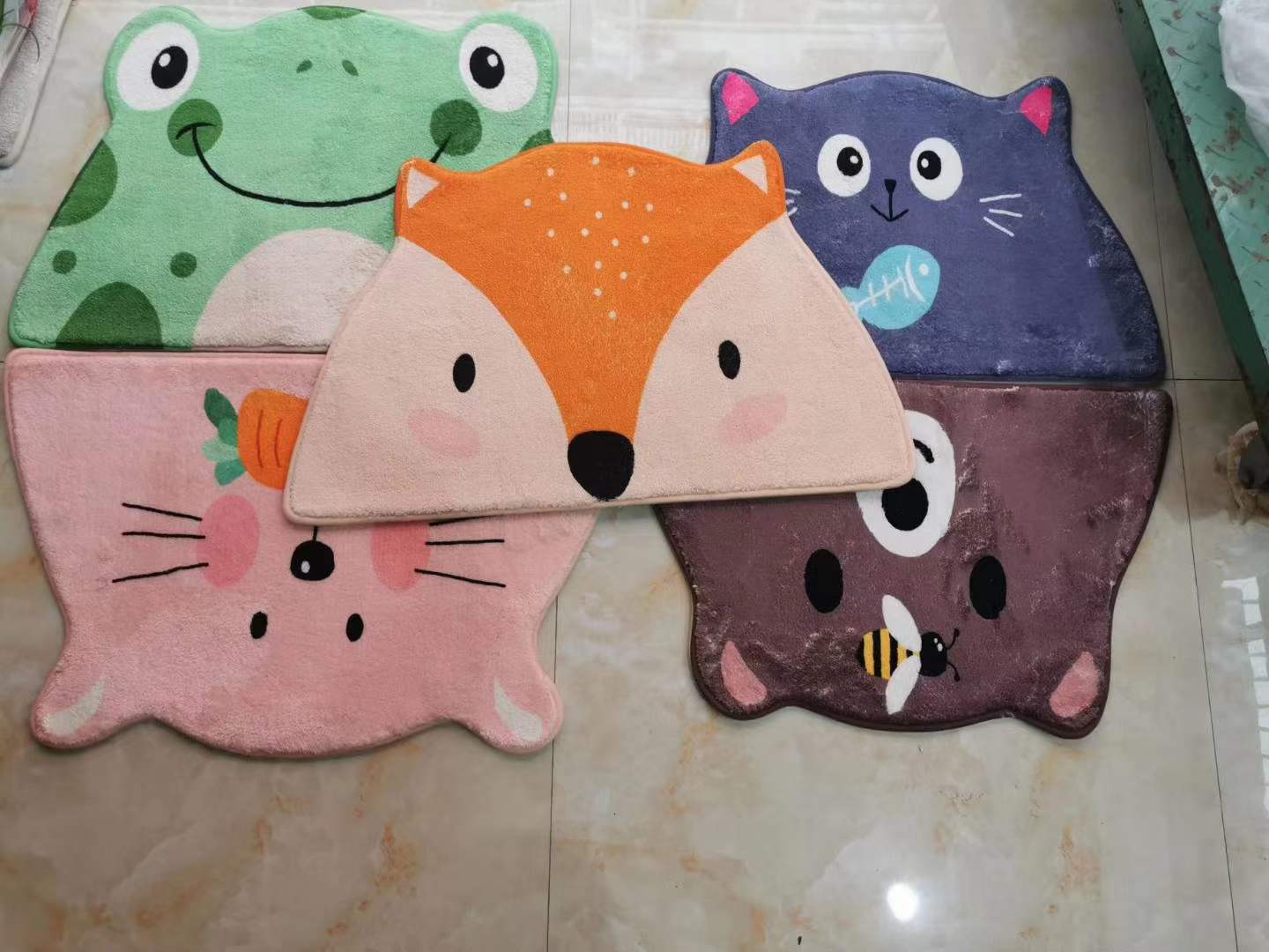 Cute faux cashmere cartoon printed super-fine absorbent foot MATS, bedroom door MATS, bathroom and living room shaped game MATS Application Scenario