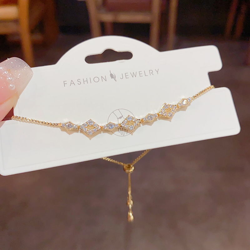 Korean light luxury style, exquisite zircon diamond-shaped bracelet, women's niche design sense, fashionable and versatile, sweet and versatile bracelet details Picture