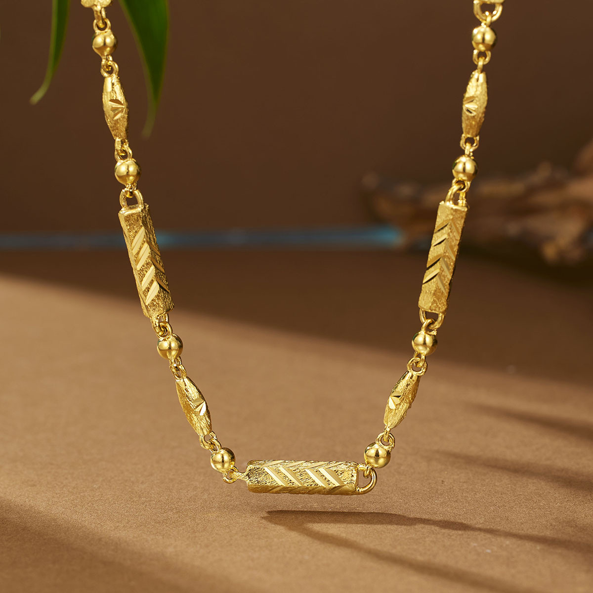 Vietnamese sand gold necklace, men's gold-plated hollow hexagonal necklace that does not fade for a long time, thick gold women's olive bead wrapped gold chain Application Scenario