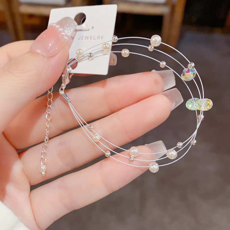 Amazon cross border fashion simple cristal perla de tres capas de línea de pesca pulsera temperamento ligero lujo diseño versátil sentido de la mano decoración Application Scenario
