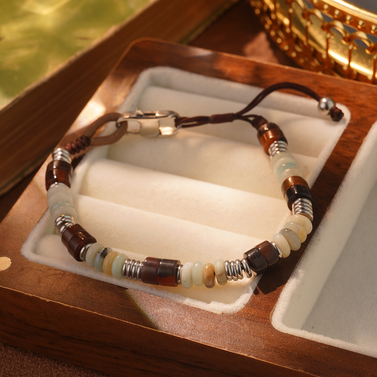 Cross-border titanium steel bracelet, suitable for both men and women, with a niche design and a high-end feel. It's a versatile and fashionable birthday gift and a niche accessory for office ladies Specification image