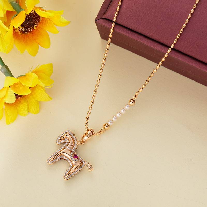 柏伶饰品新款金色马形吊坠项链生肖马年项链饰品珍珠款毛衣链时尚女款配饰