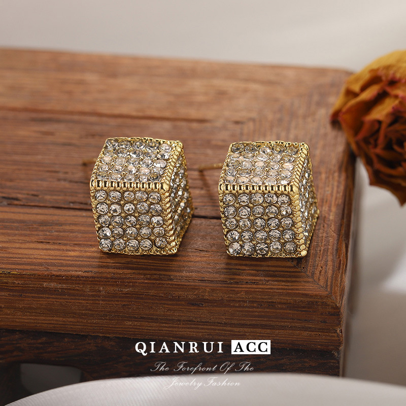 European and American ins fashion three-dimensional square full-diamond stud earrings for women, light luxury, exquisite and unique, starry sky retro earrings details Picture