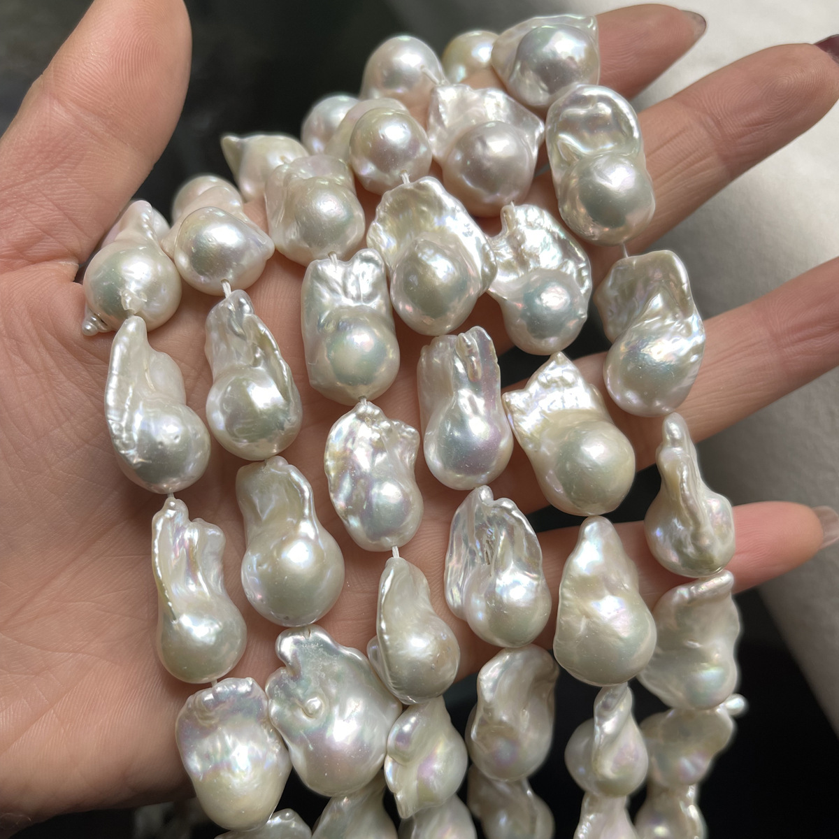 Bright freshwater pearls, approximately 14x20-15x25mm, Baroque irregular-shaped pearls, diy clothing necklaces, bracelets, half done